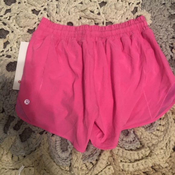 SOLD Lululemon Hotty Hot Short Dark Prism Pink 4” - Picture 4 of 5